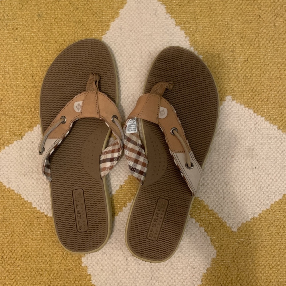 Sperry flip flops!! ONLY WORN TWICE!
